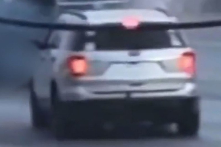 銃撃現場に現われた白い車両＝タマウリパス州レイノサ/Social Media