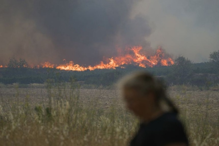 フランス南部で山火事が発生し、女性１人が死亡した/ Idriss Bigou-Gilles/AFP/Getty Images