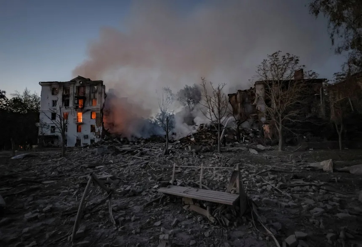 ロシア軍の攻撃によって破壊された住宅=7月、ウクライナ・クラマトルスク/Yevhen Titov/Reuters/File