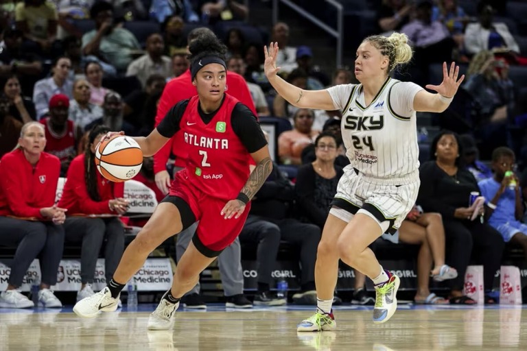 試合はアトランタ・ドリームがシカゴ・スカイを相手に４連勝を飾った/Shaina Benhiyoun/SPP/Sipa USA//AP