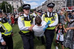 活動禁止の親パレスチナ団体を支援、４６６人逮捕　英ロンドン
