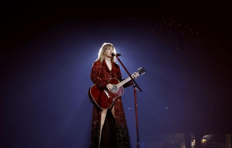 テイラー・スウィフト、新アルバム「Ｔｈｅ　Ｌｉｆｅ　ｏｆ　ａ　Ｓｈｏｗｇｉｒｌ」を発表