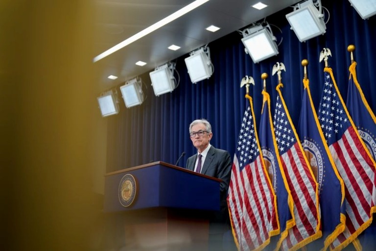 トランプ大統領が連邦準備制度理事会（ＦＲＢ）のパウエル議長を提訴することを検討している/Al Drago/Bloomberg/Getty Images