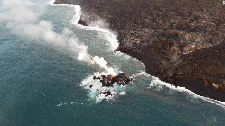 ハワイ島沖に新たに出現した「島」/USGS