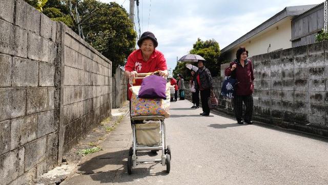ＫＢＧ４８の活動に向かうメンバーの女性/ Emiko Jozuka/CNN