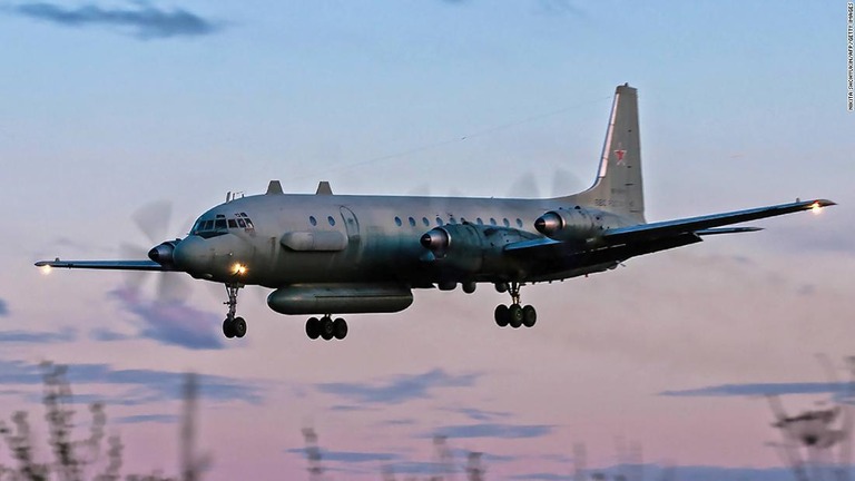 ロシア政府は、ロシア軍機がシリア軍によって撃墜されたと確認した/NIKITA SHCHYUKIN/AFP/Getty Images