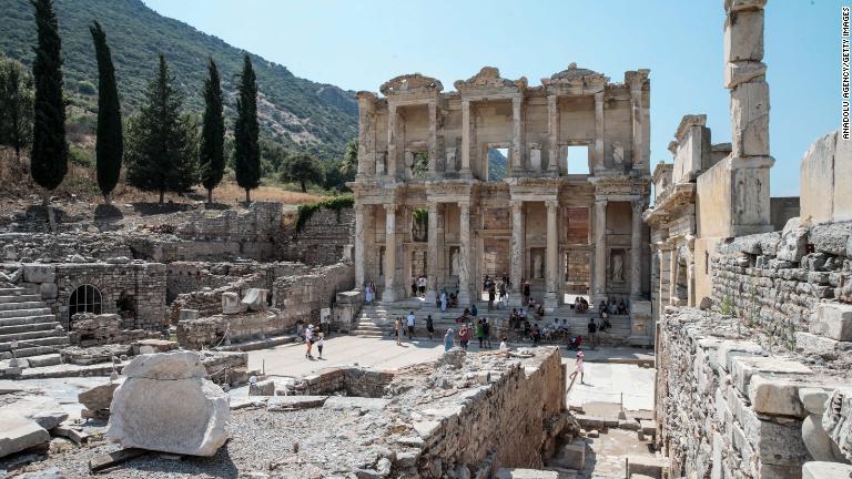 欧州で最も完全体に近い古代都市の遺構が残るエフェソス/Anadolu Agency/Getty Images