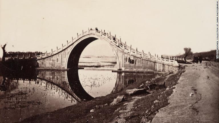 トマス・チャイルド「玉帯橋」＝１８７０年代/The Loewentheil Collection of China Photography