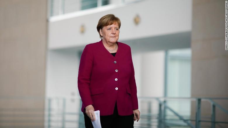 メディアとの会見に臨むドイツのアンゲラ・メルケル首相/Markus Schreiber/Pool/AFP/Getty Images