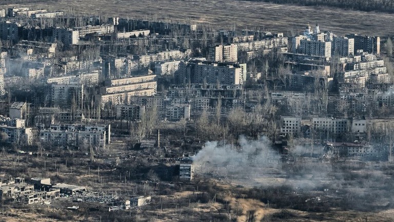 破壊されたアウジーイウカの街並み＝２月１５日/Kostiantyn Liberov/Libkos/Getty Images