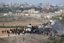 走行中の支援トラックを住民が襲撃、桟橋から搬入の食料奪う　ガザ南部